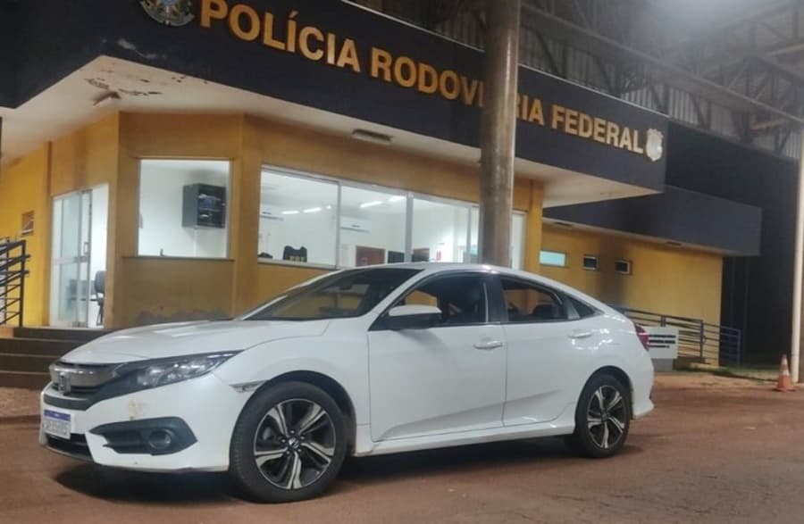 Em Sidrolândia, Polícia Rodoviária Federal recupera carro roubado da capital