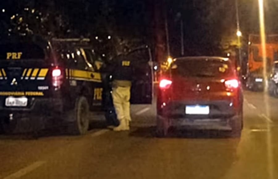 Ladrão rouba carro na Capital, é abordado pela PRF em Sidrolândia e acaba preso