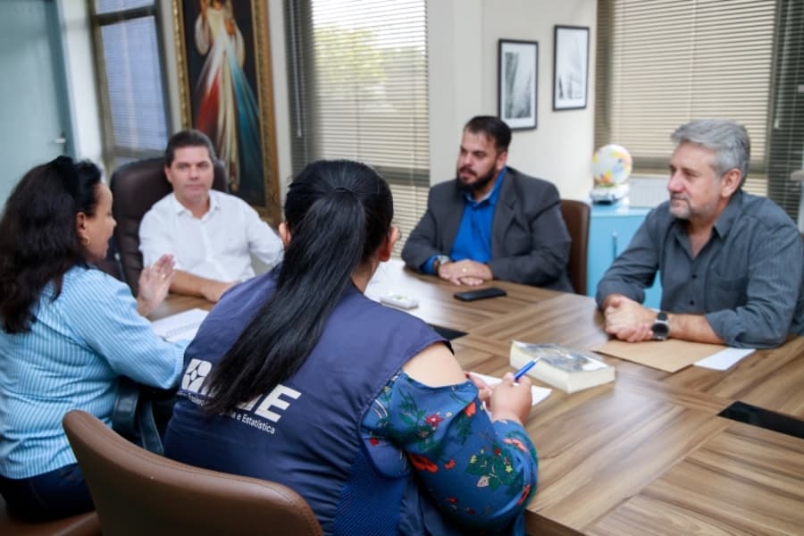 Em reunião com Prefeito, equipe do IBGE pontua dificuldades no andamento do Censo 2022