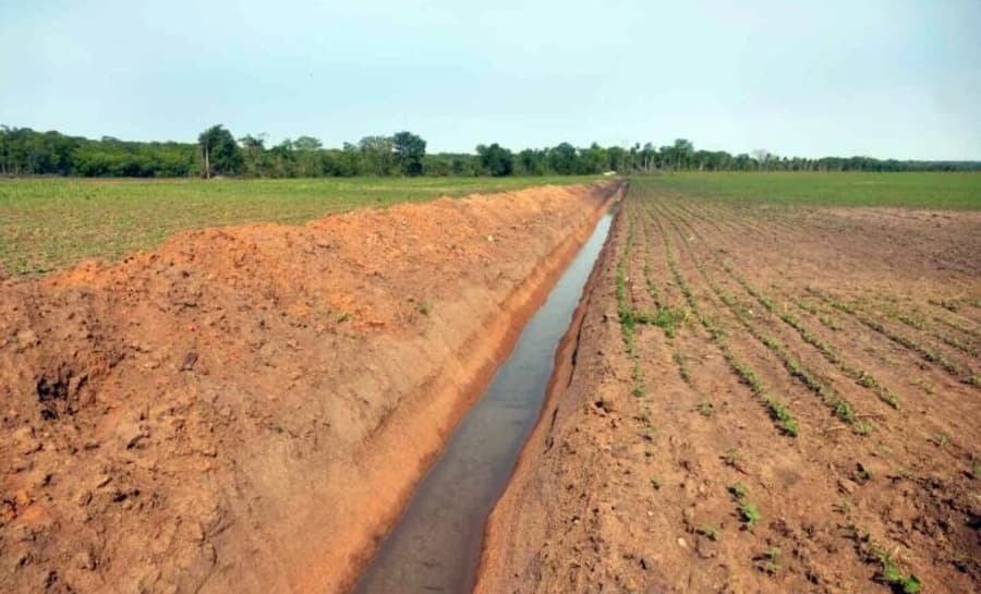 Maracajuense é autuado em R$ 15 mil por escavar 500 metros de dreno sem licença ambiental
