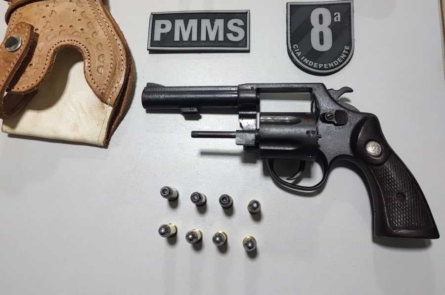 Embriagado, homem de 36 anos é preso com revólver calibre .38 na Vila Santa Marta