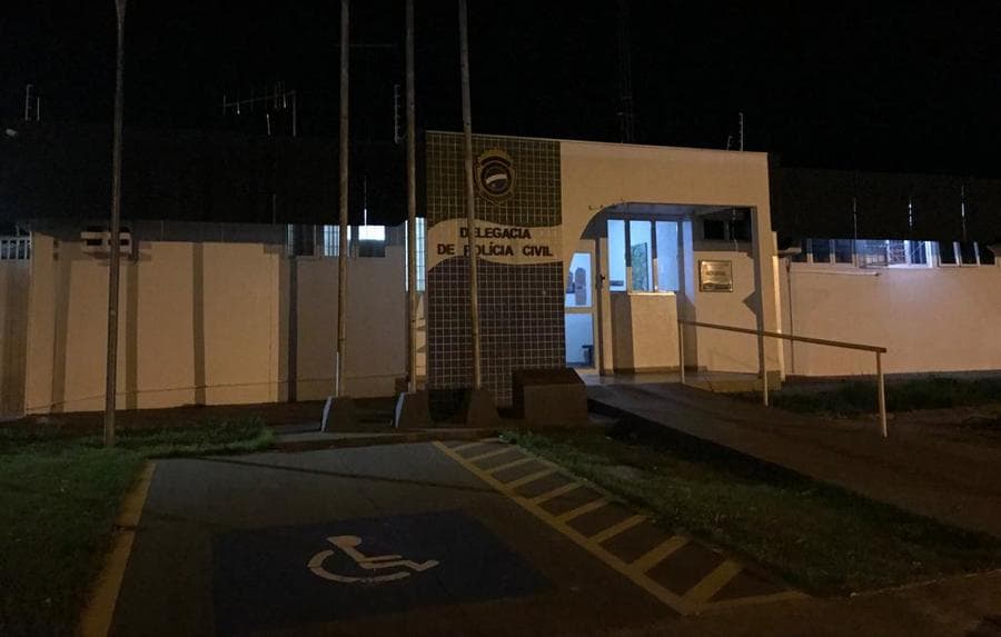 Jovem de 20 anos vai à Depol após meliante furtar sua motocicleta no centro de Sidrolândia