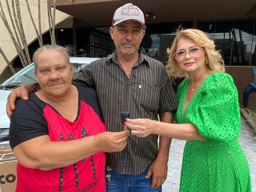 Contribuintes recebem prêmio do último sorteio do ano do IPTU Premiado