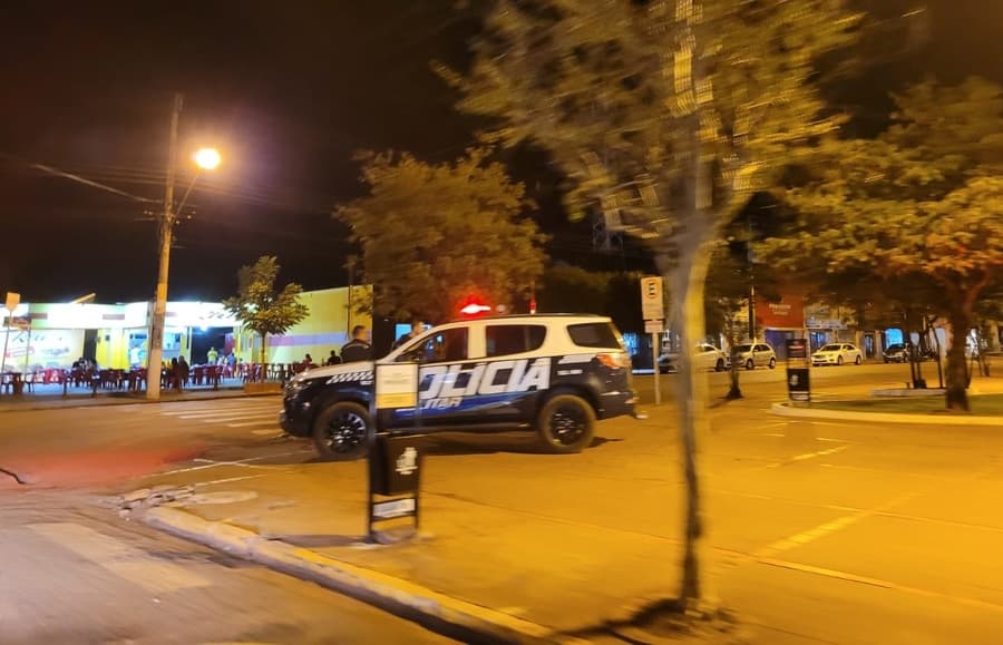 Homem de 35 anos é assaltado por três indivíduos na praça central de Sidrolândia