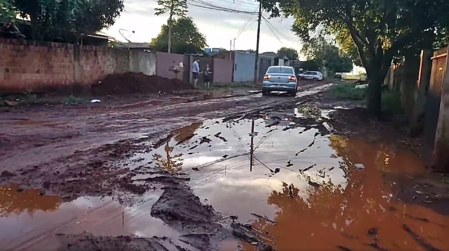Excesso de chuva e descaso de empreiteira geram transtornos no Cascatinha I