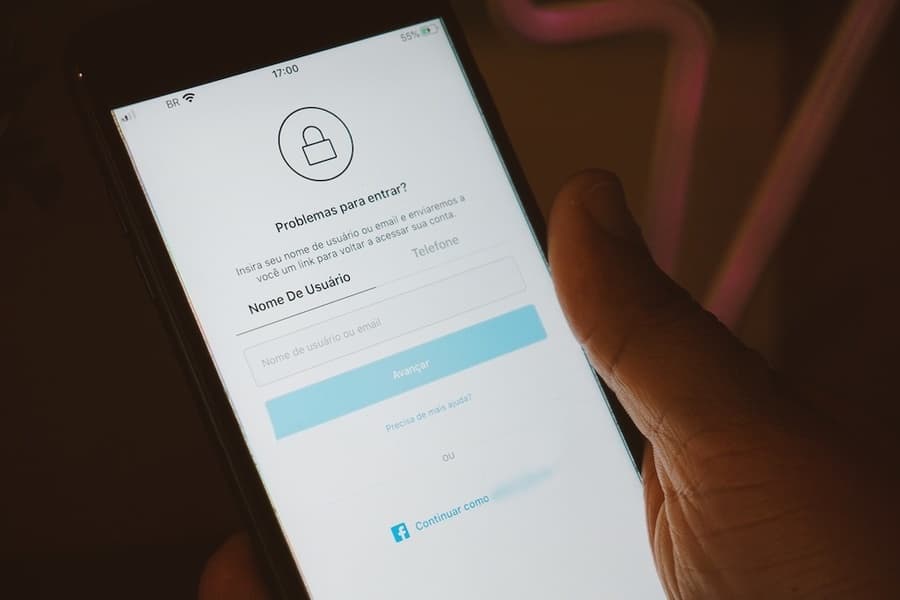 Meliantes hackeiam conta no Instagram e pedem dinheiro para não postarem conteúdo íntimo