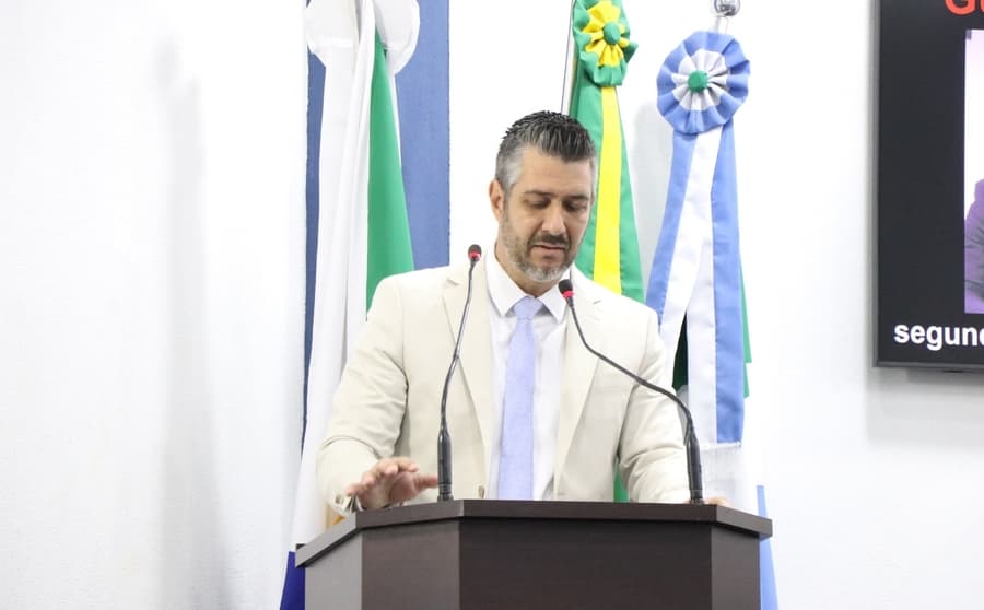 Gustavo Veterinário cobra Departamento de Zoonose sobre aquisição de coleiras contra leishmaniose