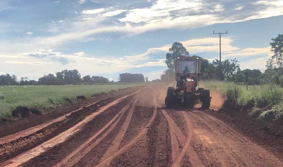 Estradas vicinais recebem manutenção no Santa Lúcia, Eldorado, Barra Nova e aldeias