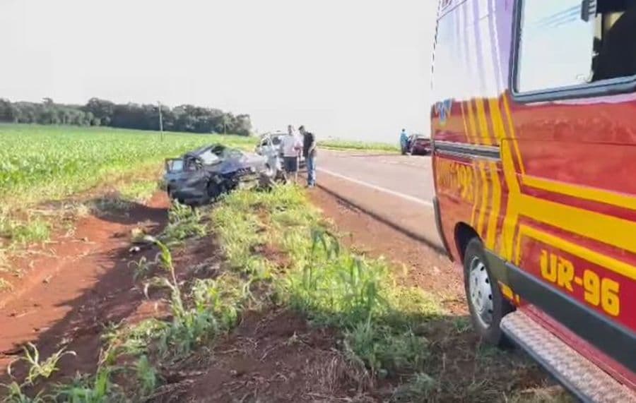 Mulher de 41 anos é socorrida pelo Corpo de Bombeiros após capotar o carro na MS-162
