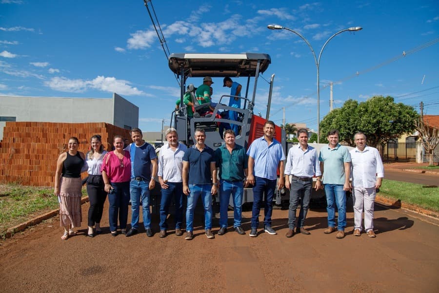 Com recursos próprios, Prefeitura de Maracaju adquire Máquina Pavimentadora