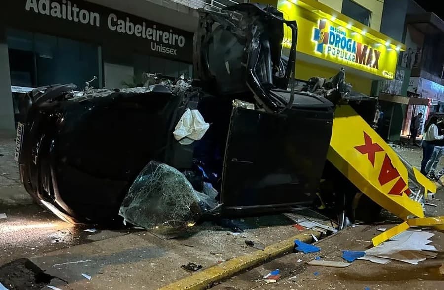 Em Maracaju, caminhonete atinge comércios e duas pessoas ficam feridas