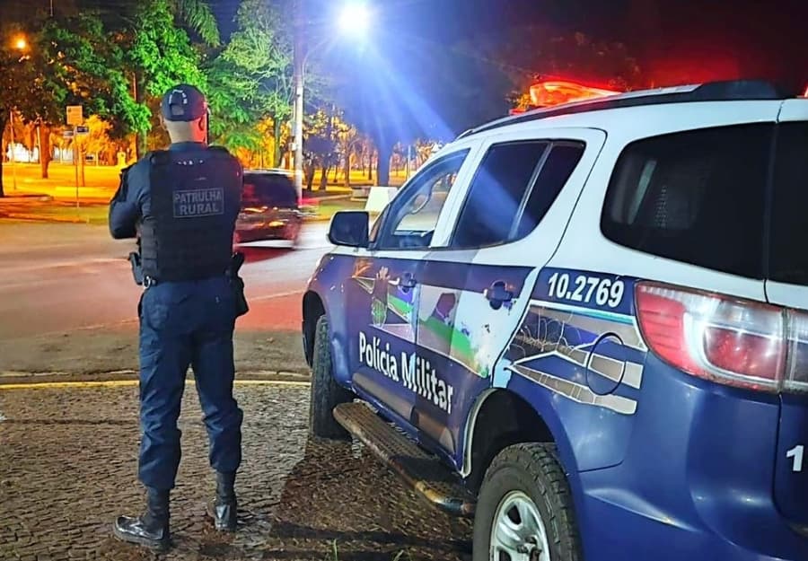 Polícia Militar efetua prisão de dois foragidos e apreende um adolescente em Sidrolândia