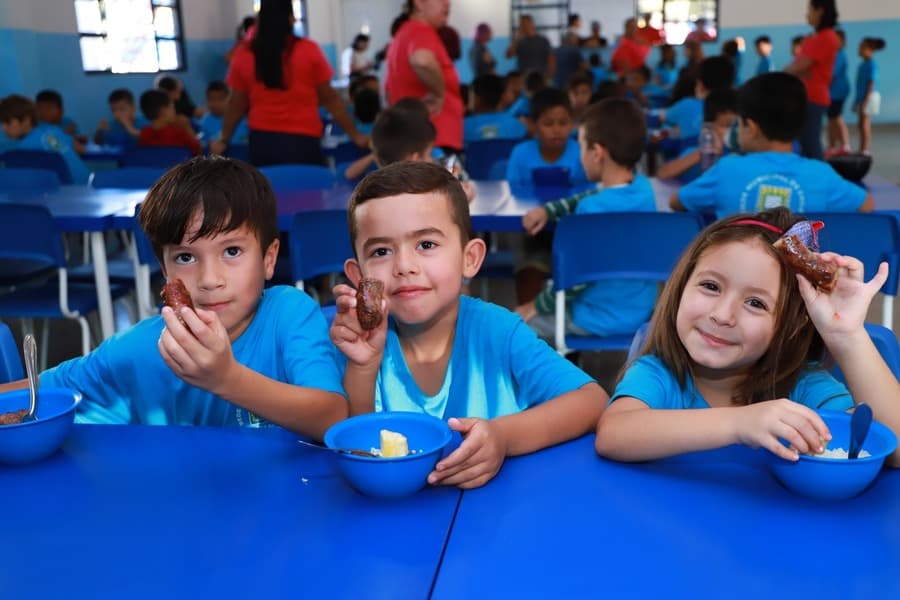 Pelo segundo ano, Prefeitura oferta “Linguiça de Maracaju” na merenda escolar
