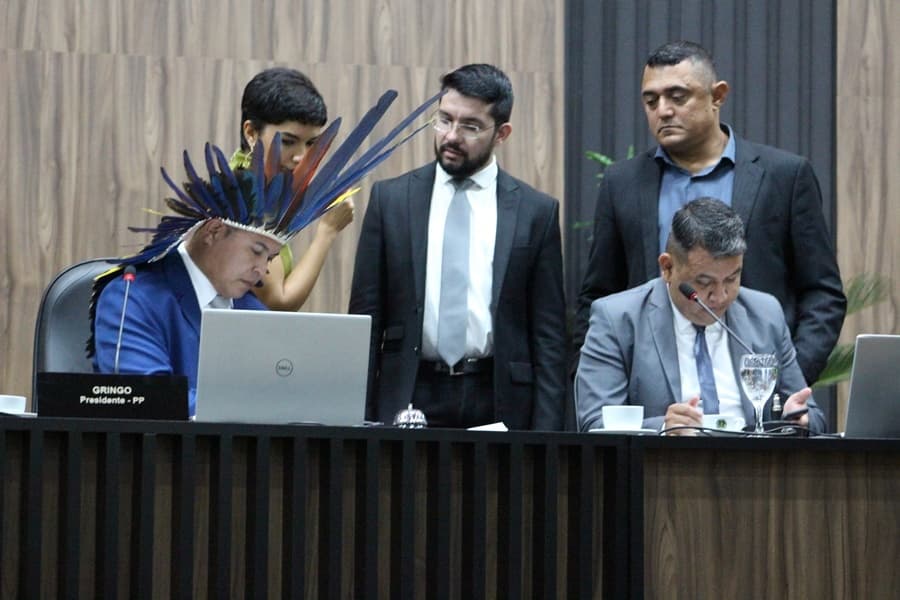 Servidores efetivos da Câmara terão 6% de aumento e vale alimentação de R$ 1,2 mil