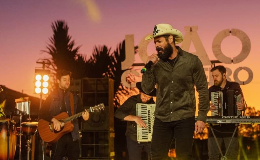 Expomara 2023: Cantor João Carreiro fará grande show hoje a partir das 23 horas