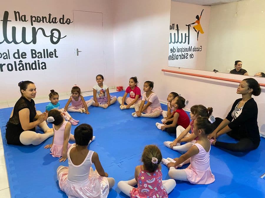 Escolinha Municipal de Balé faz sucesso e registra grande procura