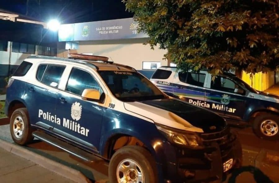 Homem de 27 anos ameaça matar e beber sangue da companheira após agredi-la
