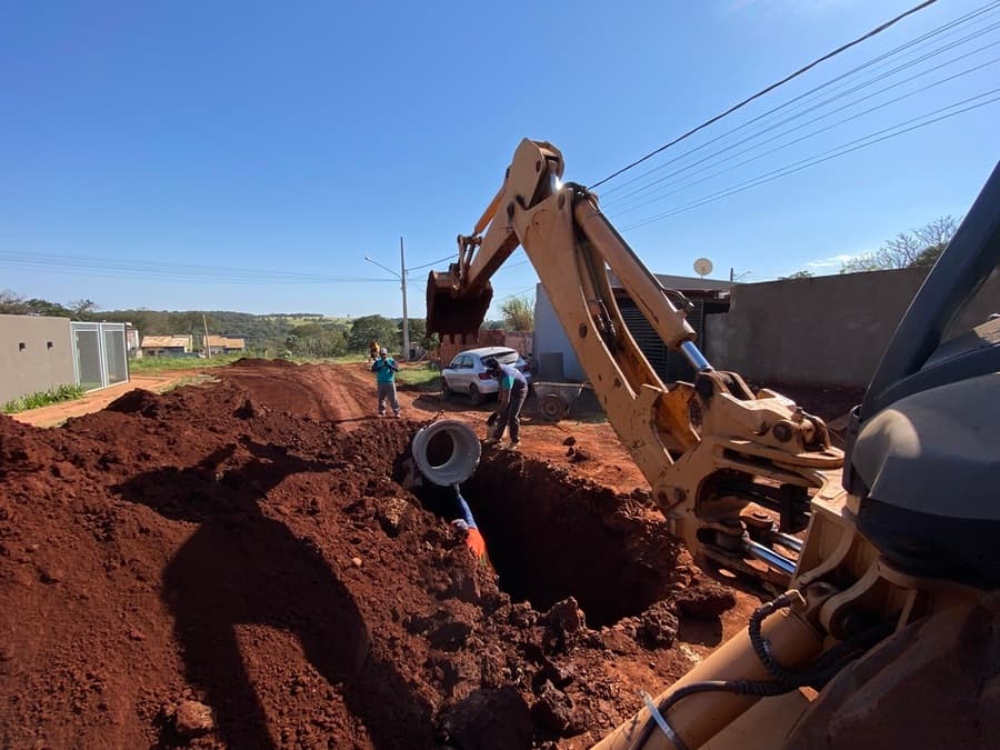 Prefeitura inicia obra que levará drenagem e asfalto ao Santa Marta e Jardim do Sul
