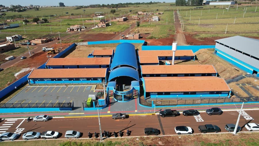 Com mais de R$ 13 milhões em investimentos, prefeito inaugura escola em Maracaju