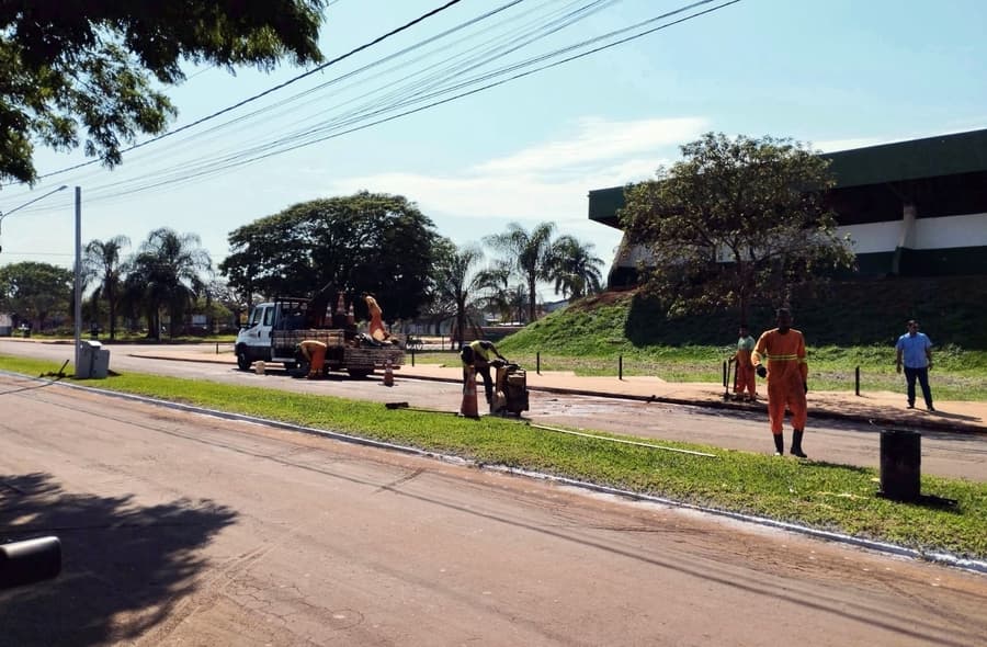 Iniciada a instalação de 14 redutores de velocidade em 9 pontos em Sidrolândia