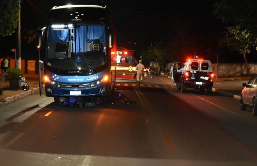 Casal morre após colidir contra ônibus em Maracaju