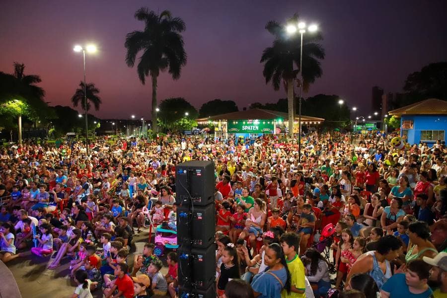 Evento da prefeitura e da câmara levou inúmeras famílias a praça central de Maracaju