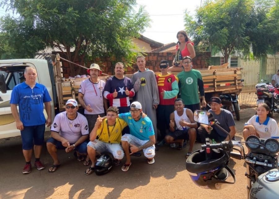 Com apoio de motociclistas, jovem de 23 anos distribui mais de mil pacotes de doces em Sidrolândia