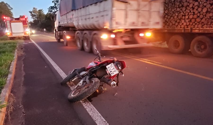 Motociclista passa por cirurgia, tem dois dedos amputados, fratura craniana e segue na UTI