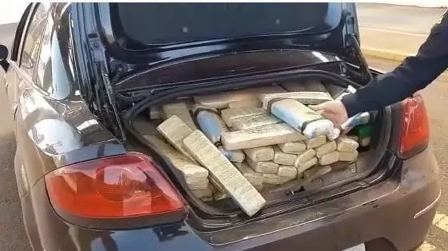Perseguição policial acaba com dois jovens presos por tráfico de drogas em Sidrolândia