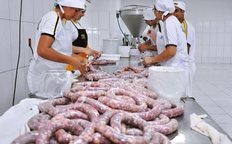 Com inflação, tradicional linguiça de Maracaju dispara e varia de R$ 38 a R$ 55 reais na região