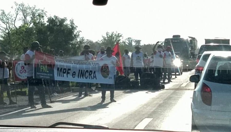Manifestantes liberam BR 202 após três horas de bloqueio