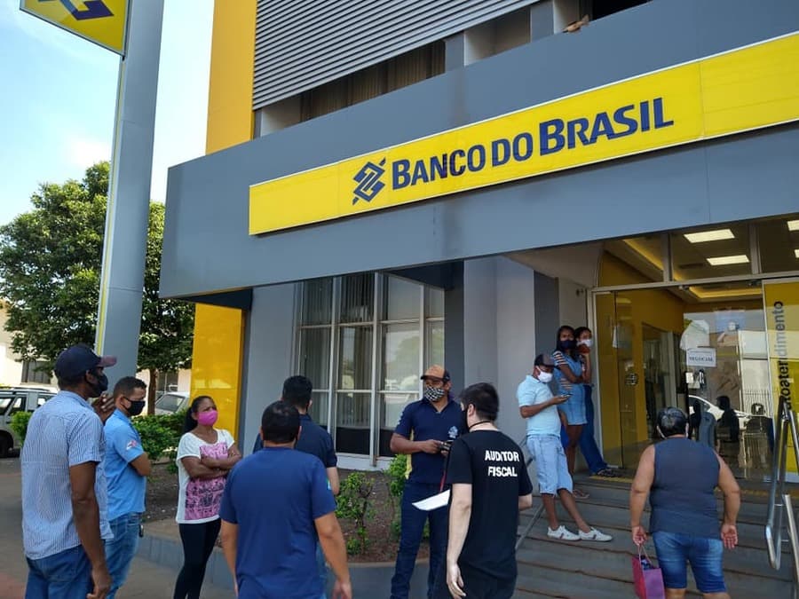 Fiscais de Sidrolândia notificam agência do Banco do Brasil por descumprir código do consumidor