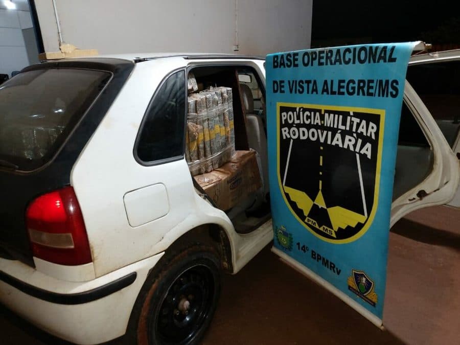Condutor foge e PMR encontra mais de meia tonelada de maconha no interior do veículo