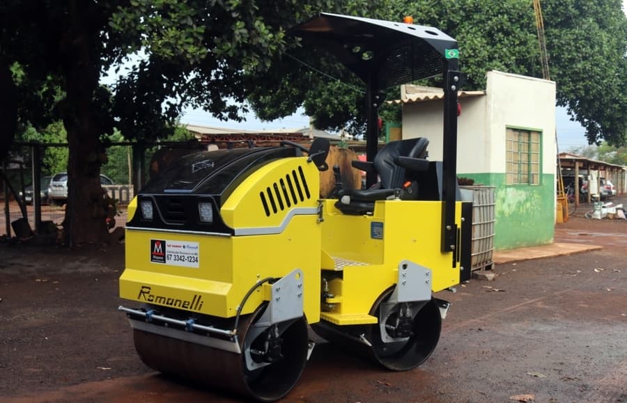 Secretaria de Infraestrutura recebe um rolo compactador para renovar frota
