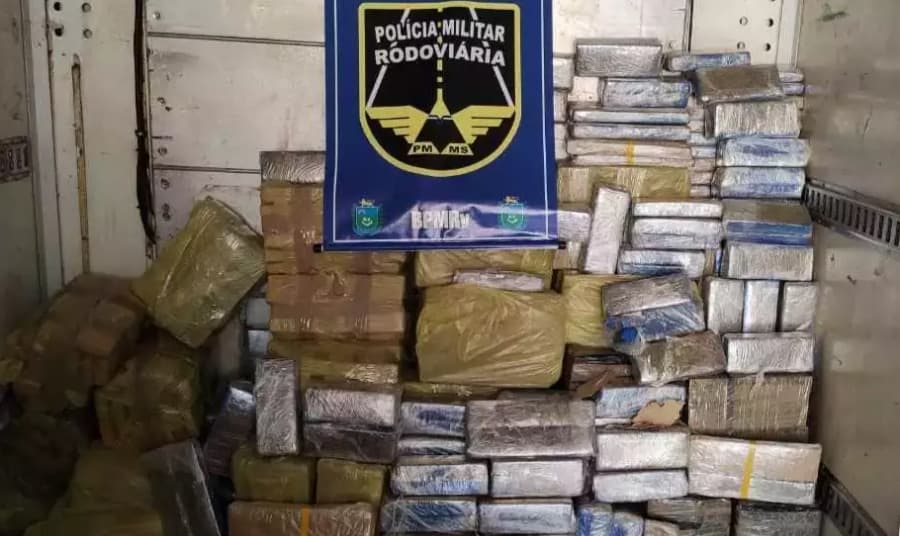 Homem de 45 anos é preso transportando 1,5 tonelada de maconha na MS-164