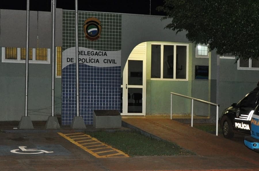 Residência é arrombada no centro da cidade e notebook, videogame e joias são furtados