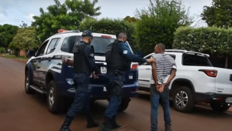 Vítima de possível tentativa de roubo mata jovem a golpes de foice e acaba preso