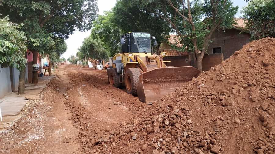Obra de pavimentação é retomada por empreiteira no Bairro Jardim Pindorama