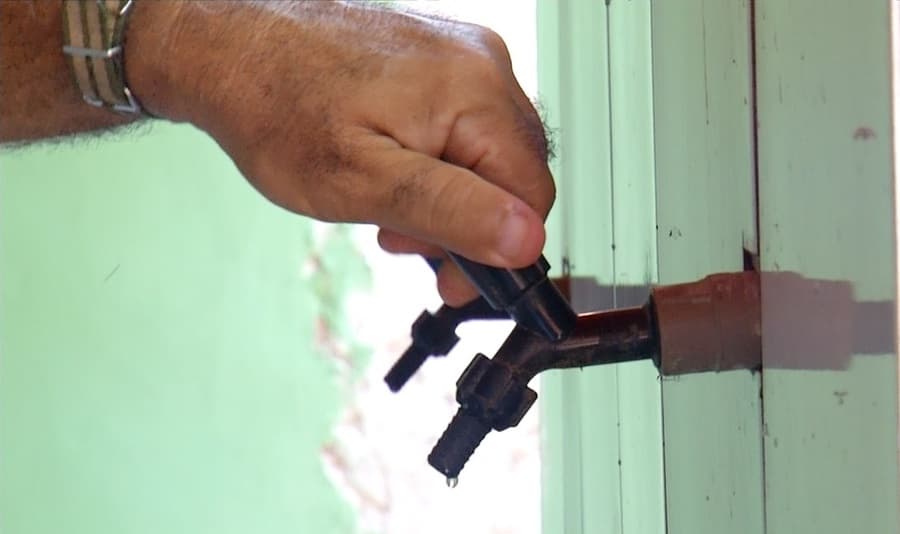 Manutenção deixa moradores de vários Bairros sem água em pleno sábado em Maracaju