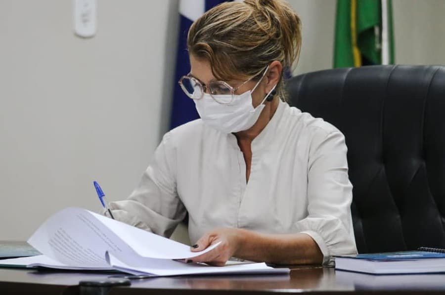Prefeita faz peregrinação e pede respiradores emprestados em cidades vizinhas
