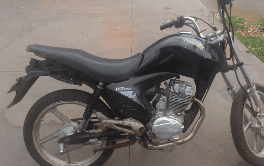 Após fuga, adolescente é apreendido pela PM ao ser flagrado empinando motocicleta