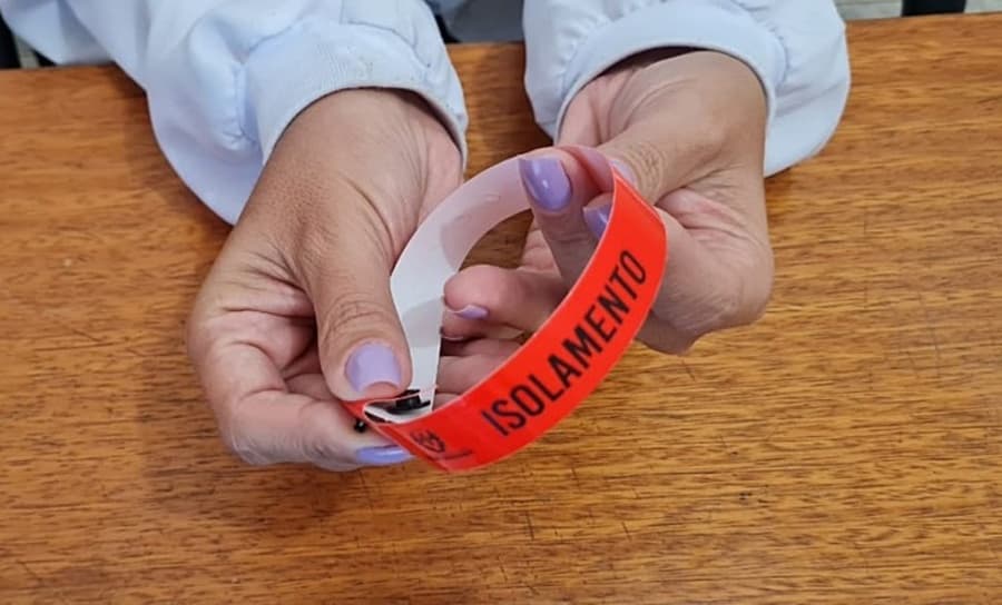Maracaju avalia sistema de identificação com pulseiras para evitar quebra de quarentena