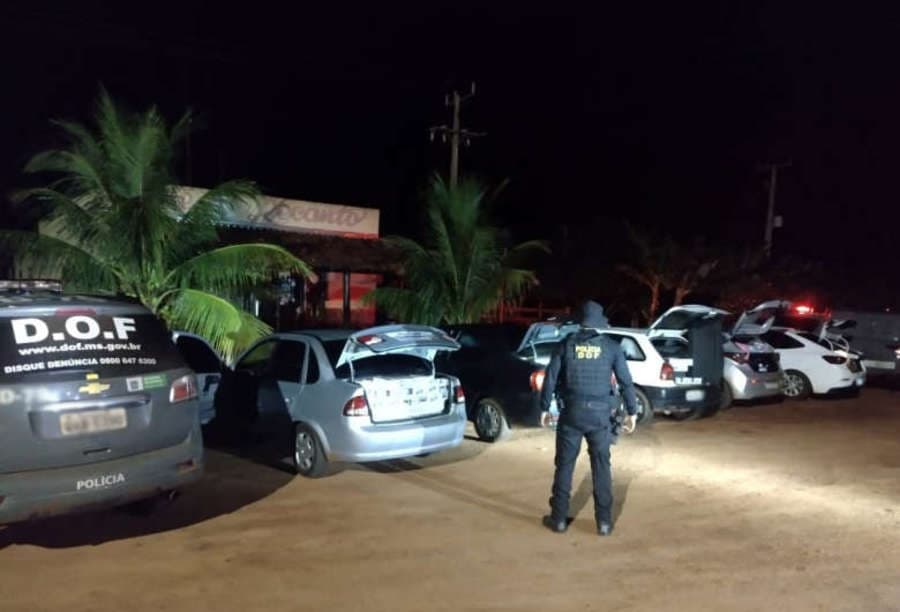 DOF apreende carga com 2.678 pacotes de cigarro contrabandeados, em Maracaju