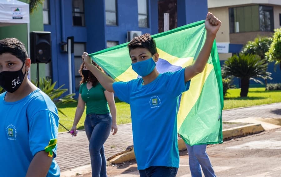Em Maracaju, Desfile cívico marcou 7 de setembro em ato na frente da prefeitura