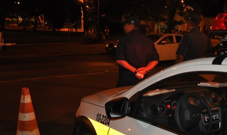Homem é assaltado na praça central e diz que bandido tentou matá-lo, porém arma falhou