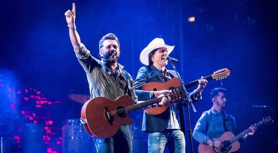 Show de Jads e Jadson com entrada franca marca retorno de grandes eventos em Maracaju