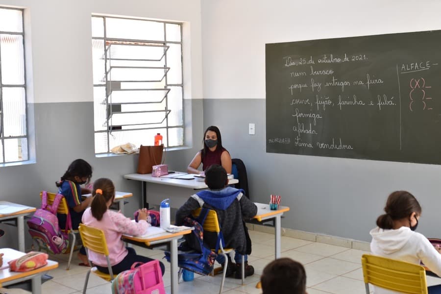 Rematrículas da educação infantil e 1° ano se iniciam hoje