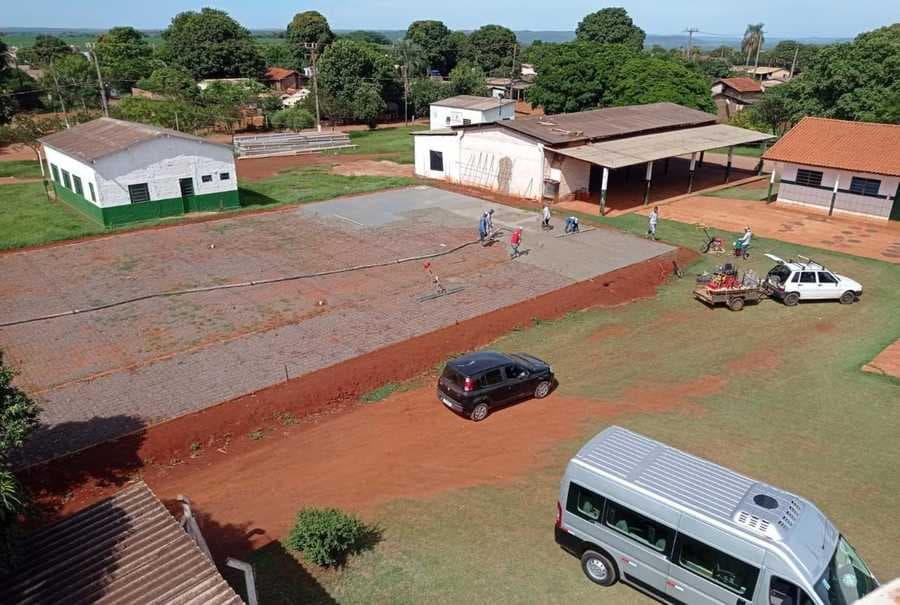 Prefeitura inicia concretagem da quadra da escola municipal da Aldeia Tereré