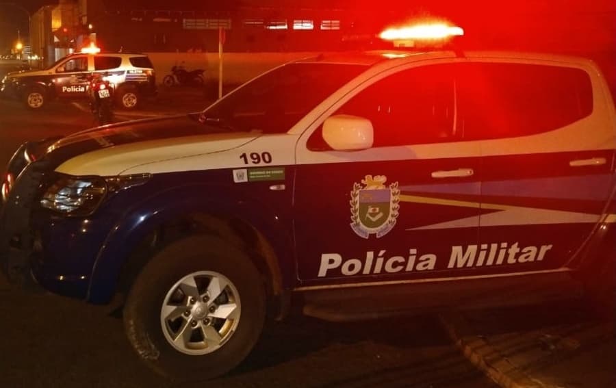 Mulher de 62 anos é rendida e assaltada ao chegar em casa; prejuízo passa de R$ 30 mil