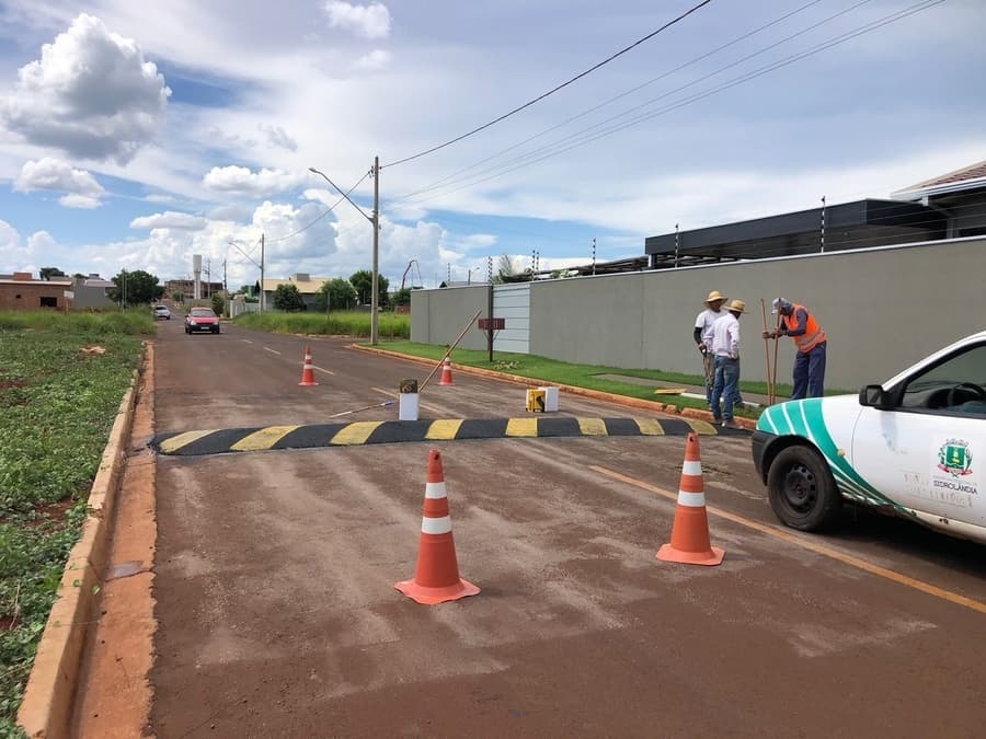 Seinfra refaz sinalização e implanta novos quebra-molas em vias de Sidrolândia